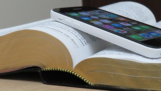 „Du bist nicht rechtsradikal, nur radikal für Jesus“ Fortbildung über die Überschneidungen von Fundamentalismus und Rechtspopulismus auf Social Media
